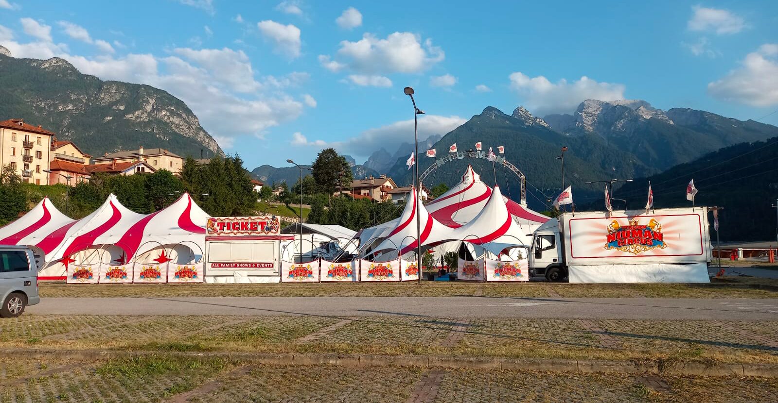 Italian Niuman Circus